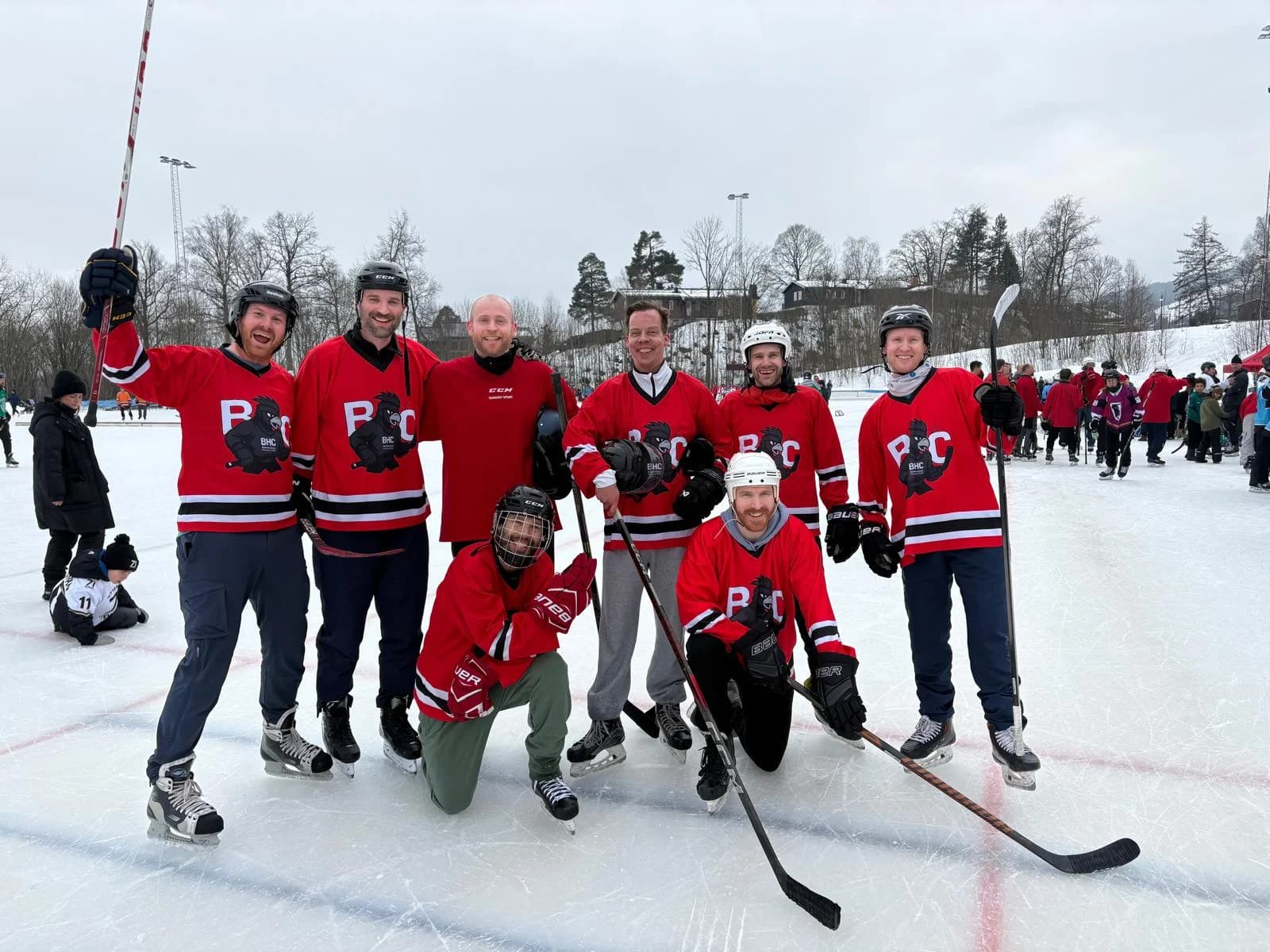 Lag i spesialdesignede hockeydrakter